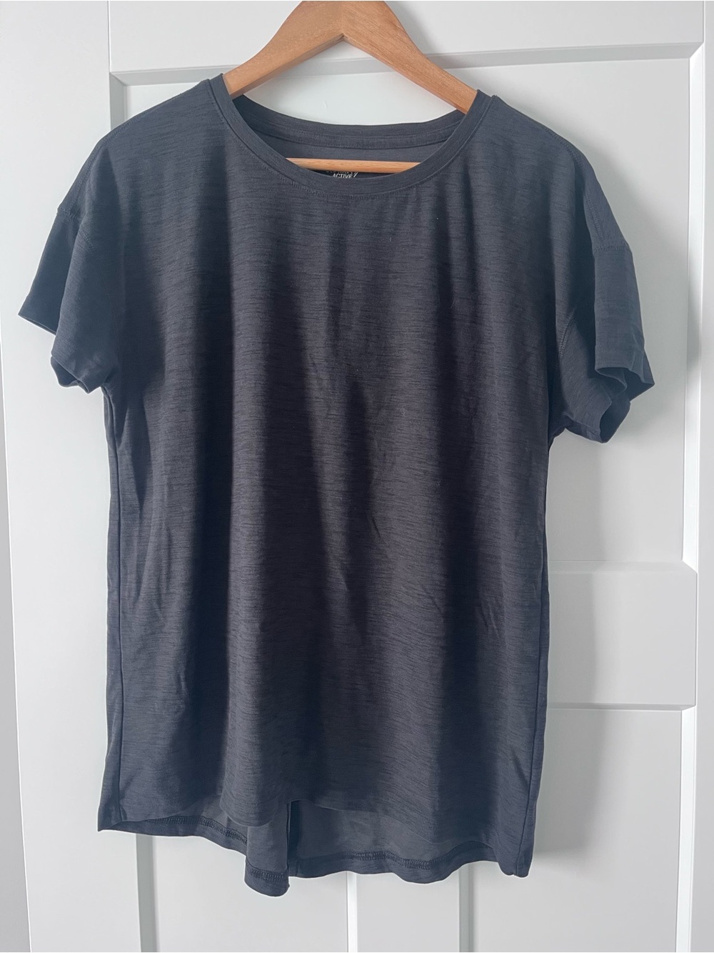 Women’s Black Crew Neck Workout Top